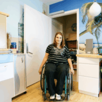 Dorma Porteo Rollstuhlfahrerin