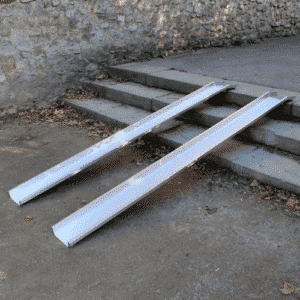 Rollstuhlrampe leicht im Park