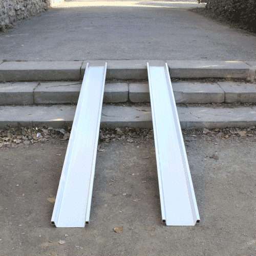 Rollstuhlrampe leicht auf Treppe