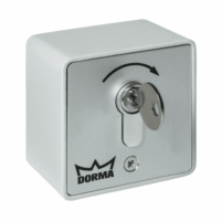 Schlüsselschalter für Türantriebe mit eingestecktem Schlüssel.