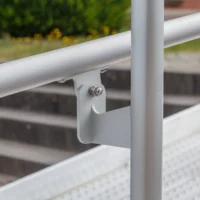 Nahaufnahme eines Handlaufs aus Metall