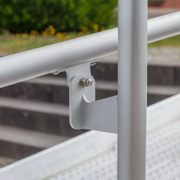 Nahaufnahme eines Handlaufs aus Metall