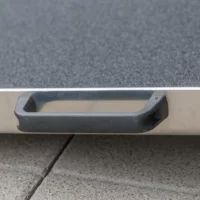 Nahaufnahme eines schwarzen Kunststoffgriffs