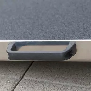 Nahaufnahme eines schwarzen Kunststoffgriffs