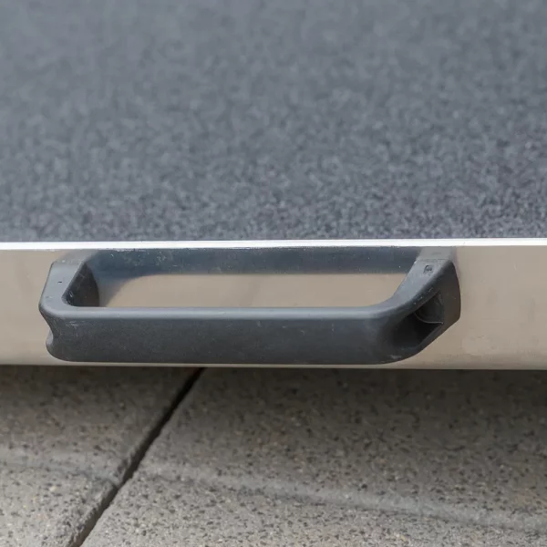 Nahaufnahme eines schwarzen Kunststoffgriffs