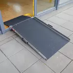 Eine tragbare Balkon- und Terrassenbrücke