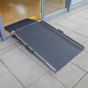 Eine tragbare Balkon- und Terrassenbrücke