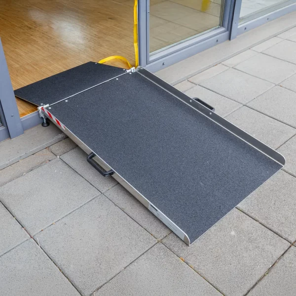 Eine tragbare Balkon- und Terrassenbrücke