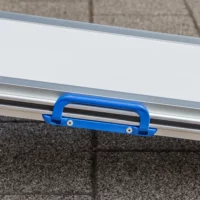 Nahaufnahme eines blauen Griffs