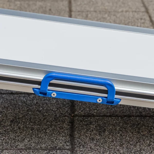 Nahaufnahme eines blauen Griffs